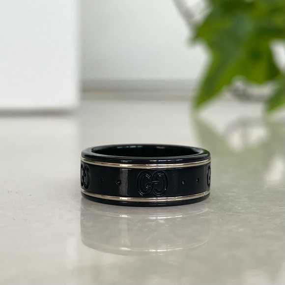 SOLD - Gucci Icon Ring | Gucci Icon Thin Band in White Gold - Picture 4 of 10